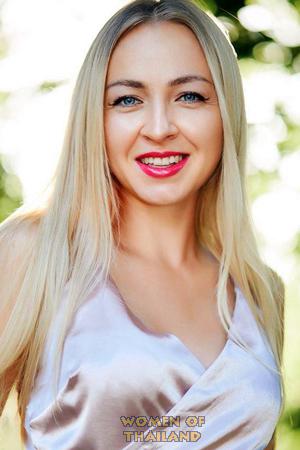 203067 - Elena Age: 31 - Ukraine