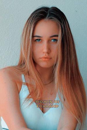 203585 - Alina Age: 18 - Russia