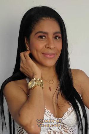 205734 - Yohana Age: 38 - Colombia