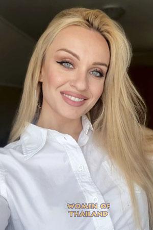 211808 - Yanina Age: 31 - Poland