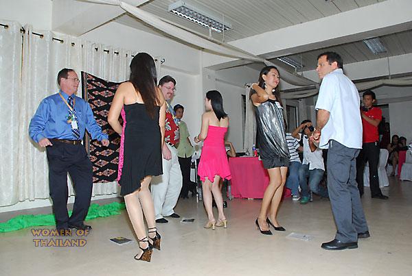 young-filipino-women-034