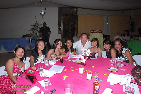 young-filipino-women-083